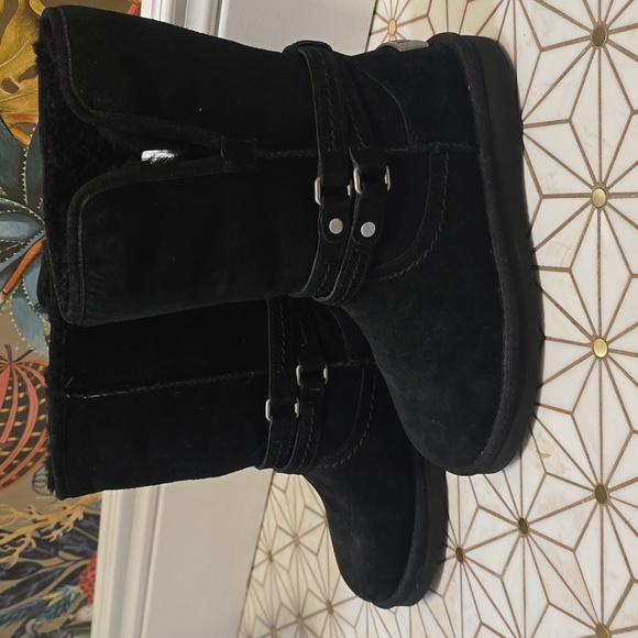 LIKE NEW UGG boots, size 5 kids - Picture 7 of 7